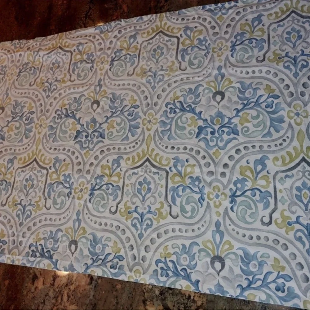 1 Pottery Barn King Jessie Scroll Organic Cotton Percale Pillow Sham